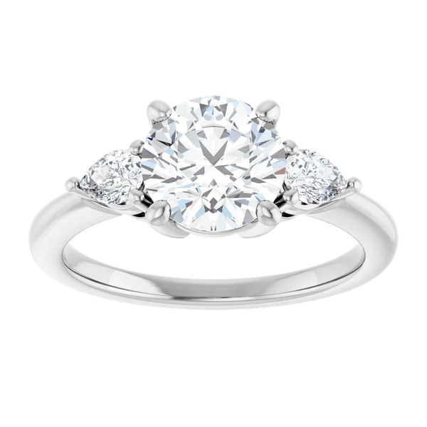 L'Éclat de Place Vendôme, Diamond Three-Stone Ring