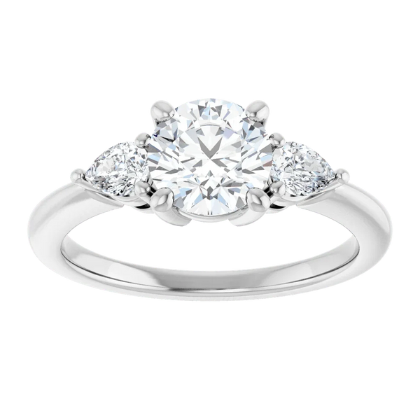 L'Éclat de Place Vendôme, Diamond Three-Stone Ring