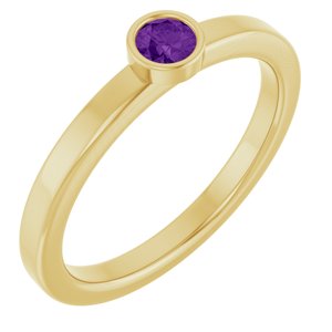 Minimalist 14k yellow gold ring featuring a round-cut purple amethyst gemstone.