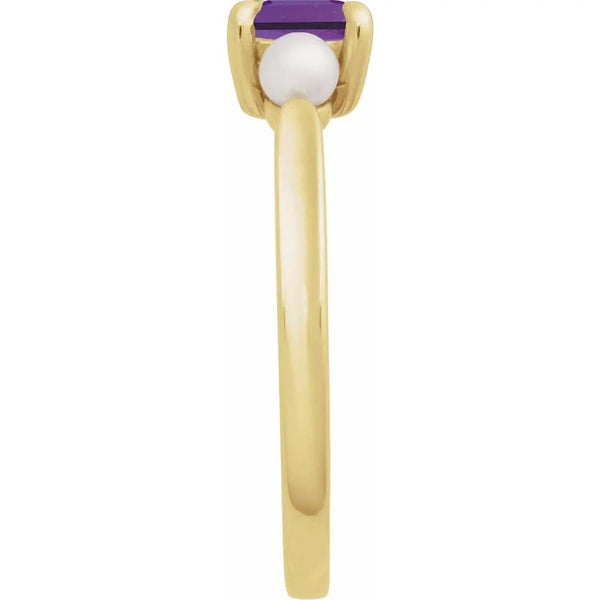 14K yellow gold ring featuring a natural amethyst and a white Akoya pearl
