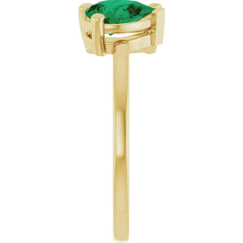 Les Amoureux de Paris, Diamond & Emerald Two-Stone Ring