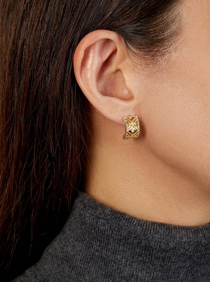 Éclat du Marais, 14K Gold Woven Diamond Stud Earrings
