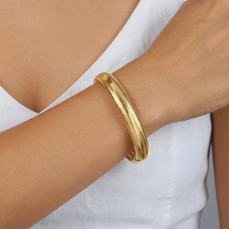Entrelacs du Louvre, Gold Flexible Woven Wire Bangle